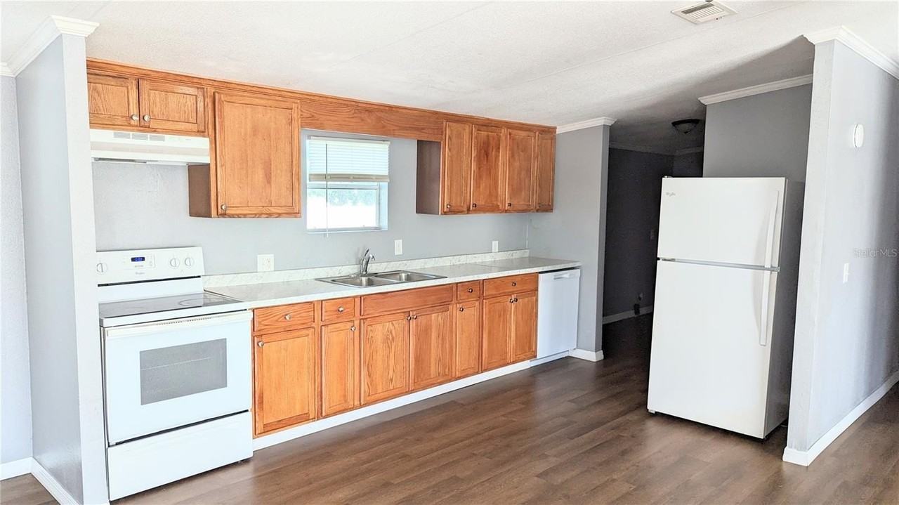 6025 Polk City Rd - Photo 4 of 13