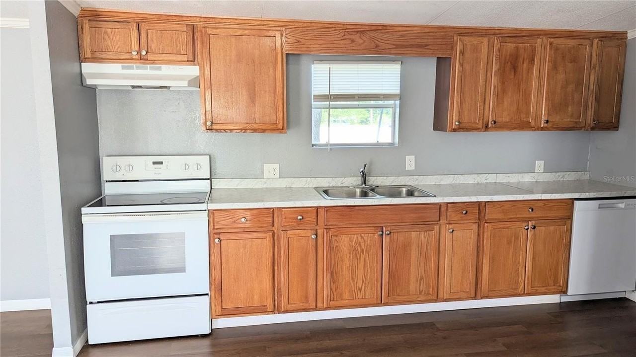 6025 Polk City Rd - Photo 6 of 13