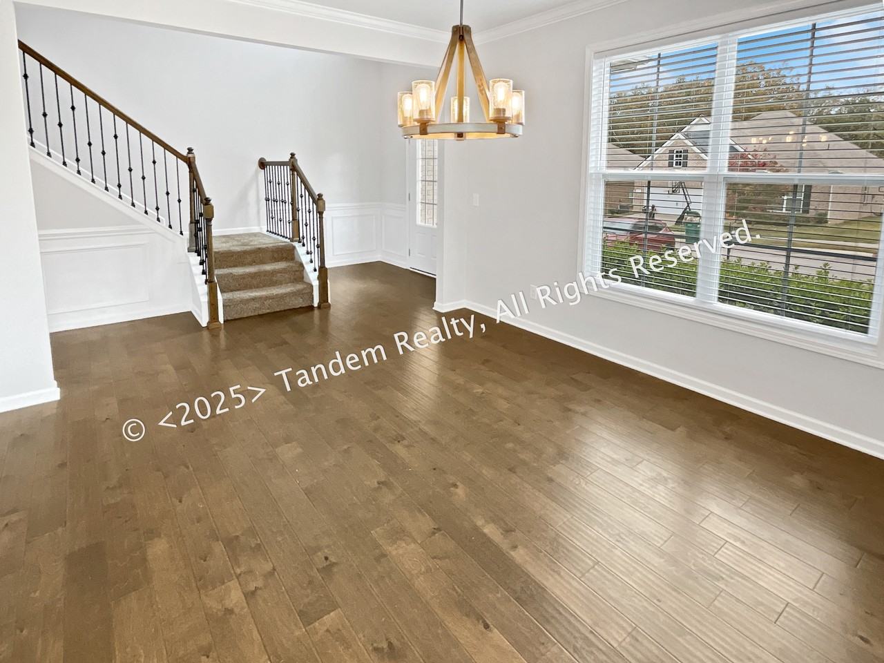 8020 Forest Hills Dr - Photo 3 of 28