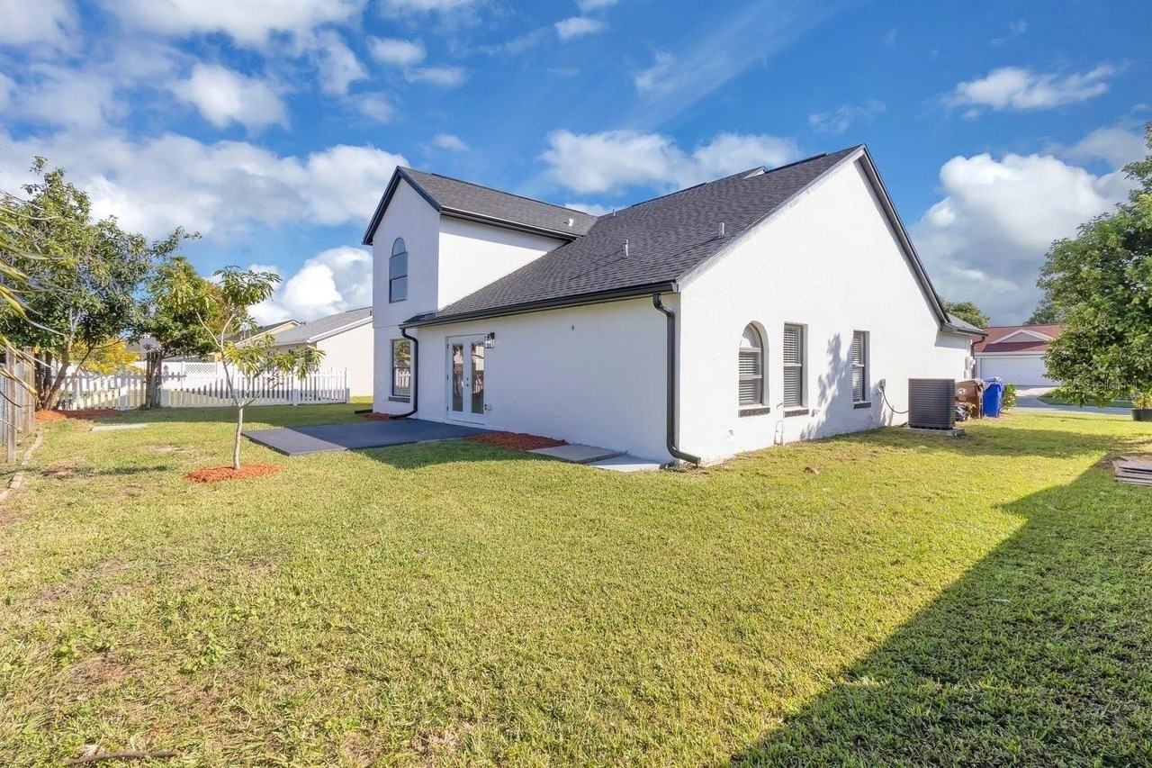 2622 Liz Ln - Photo 3 of 33