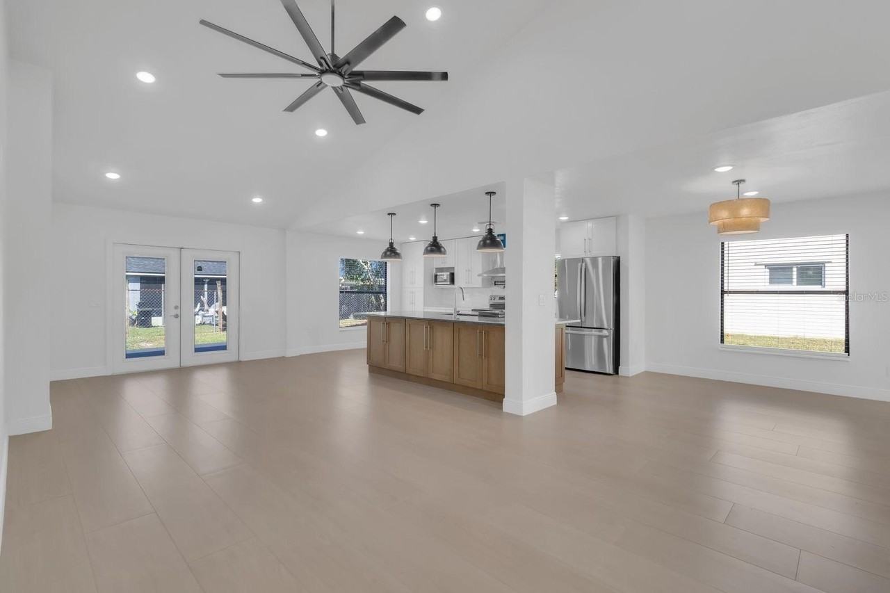 2622 Liz Ln - Photo 6 of 33