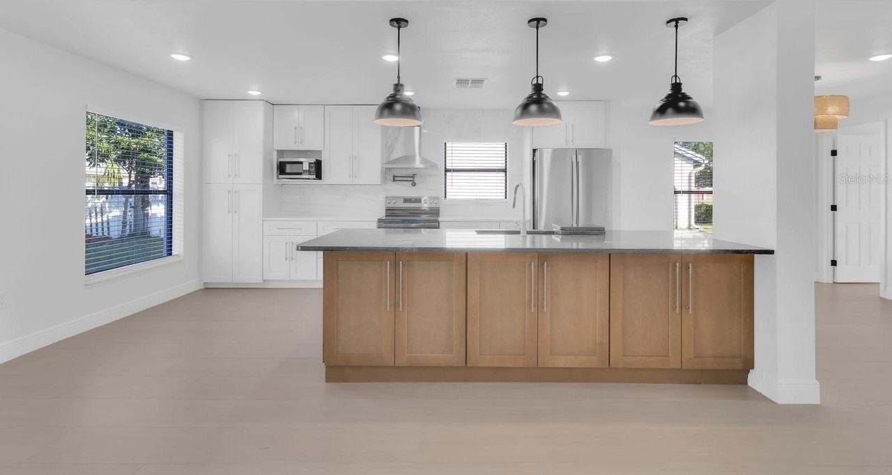 2622 Liz Ln - Photo 7 of 33