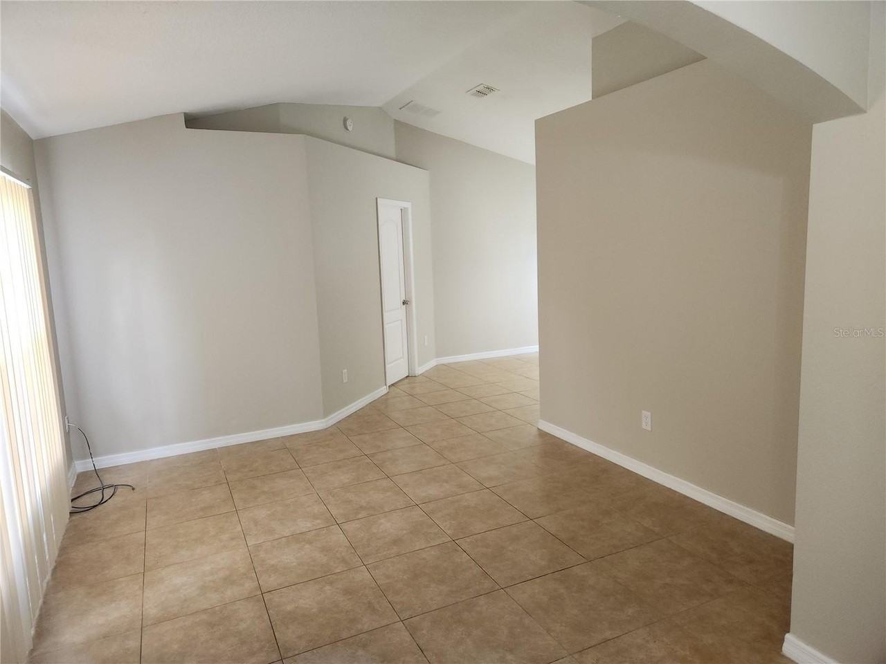 1405 Teal Ct - Photo 4 of 21