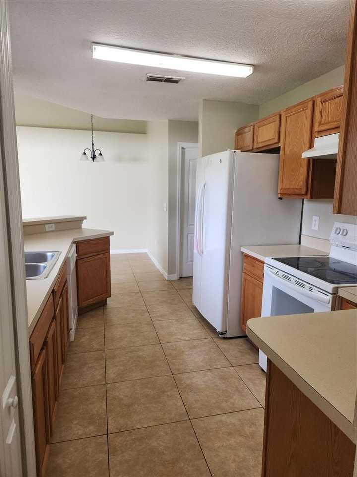 1405 Teal Ct - Photo 7 of 21