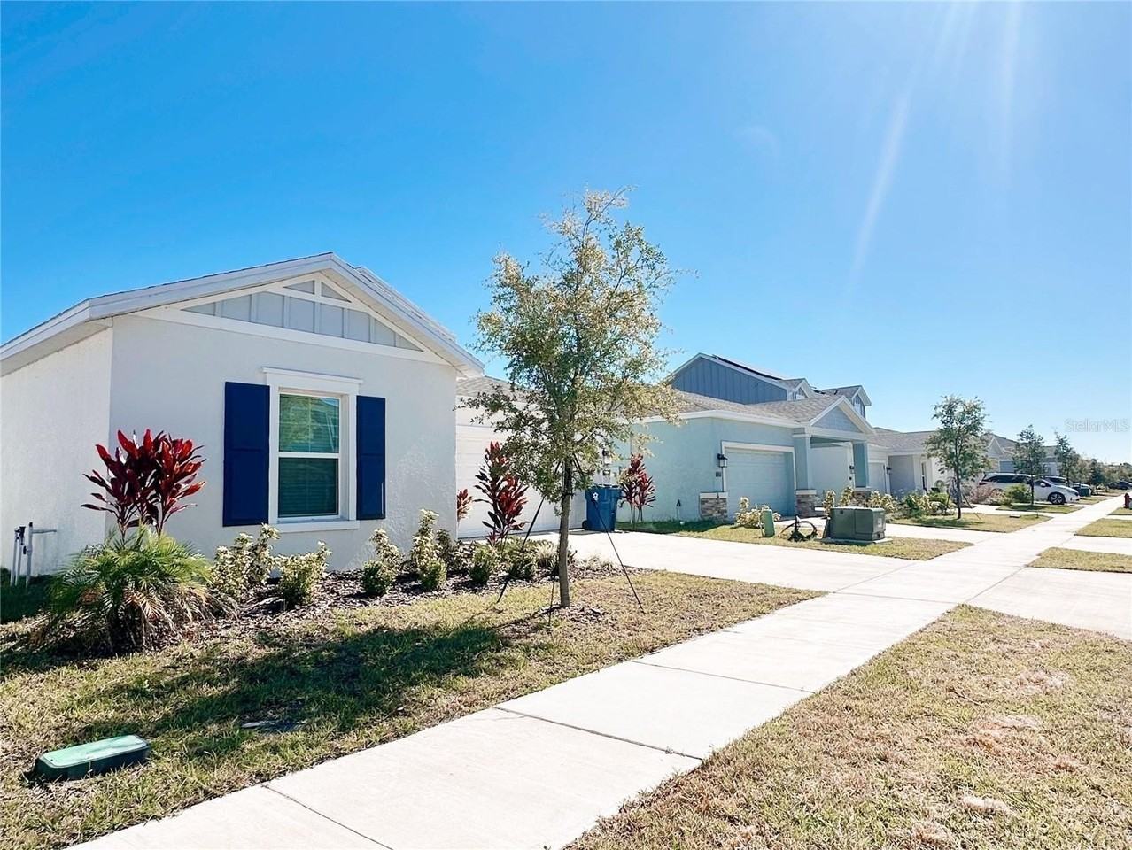 1153 Deepwater Cir - Photo 2 of 11