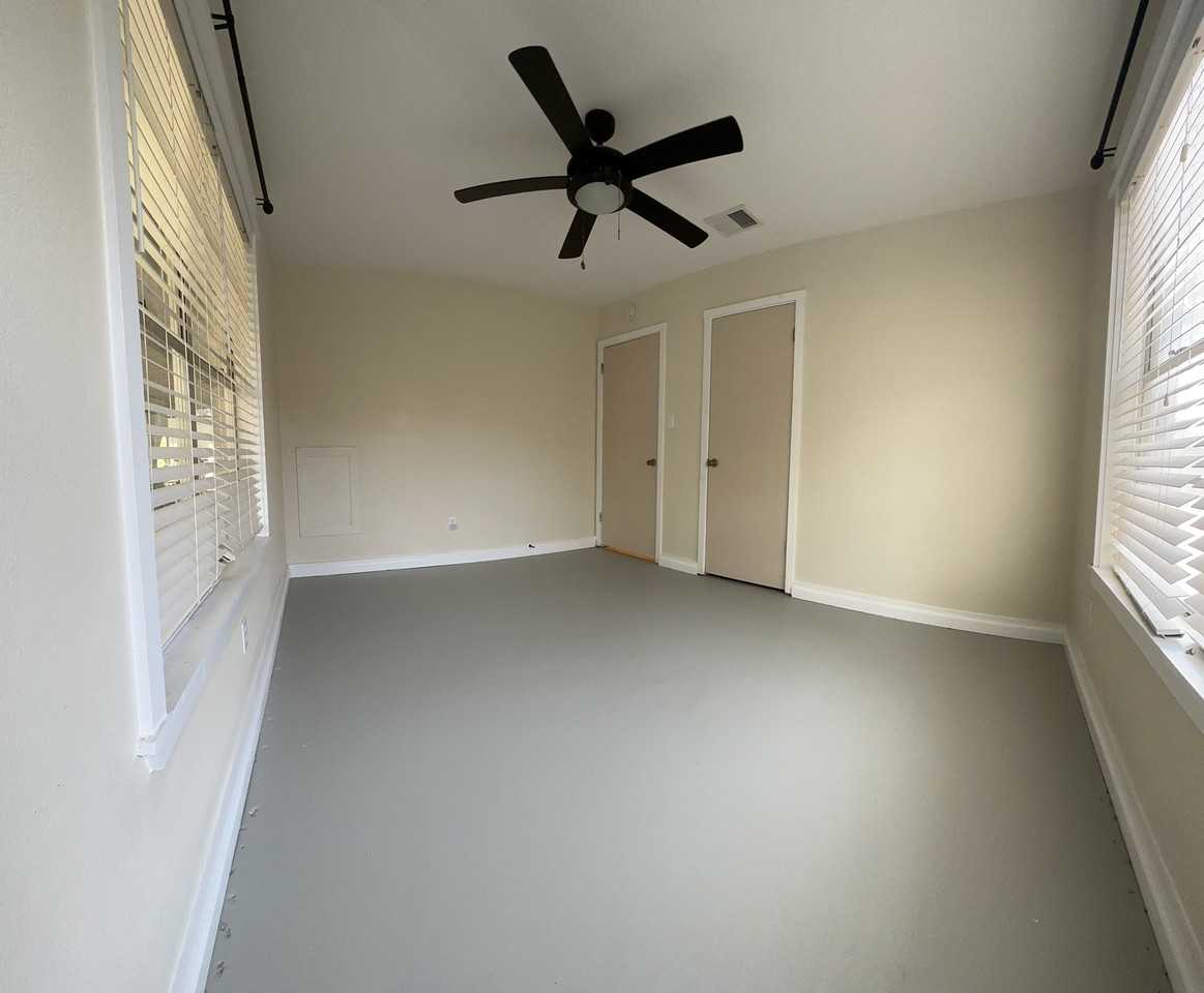 311 Tagert St - Photo 3 of 6