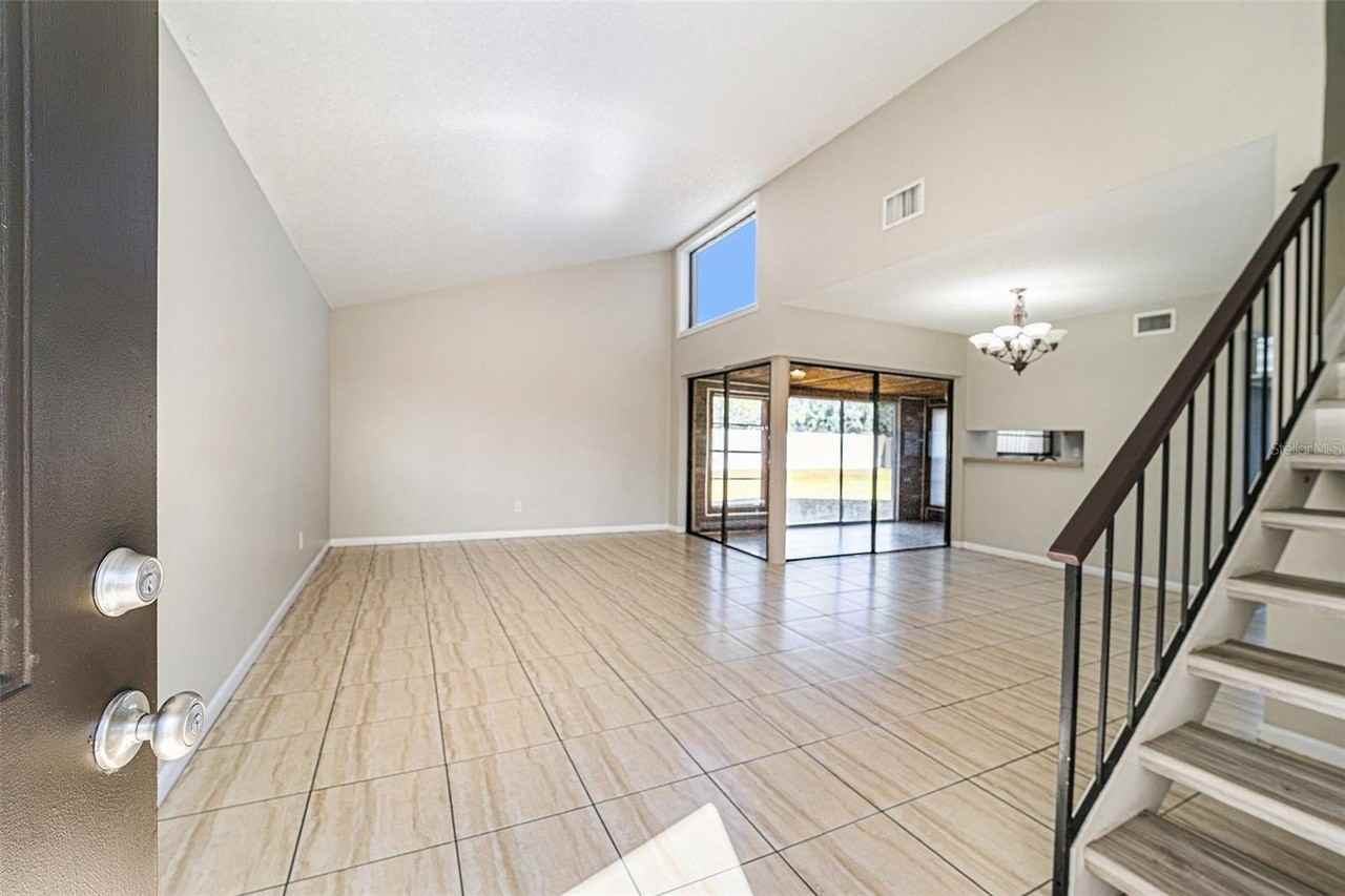 10315 Fernbrook Ln - Photo 4 of 26