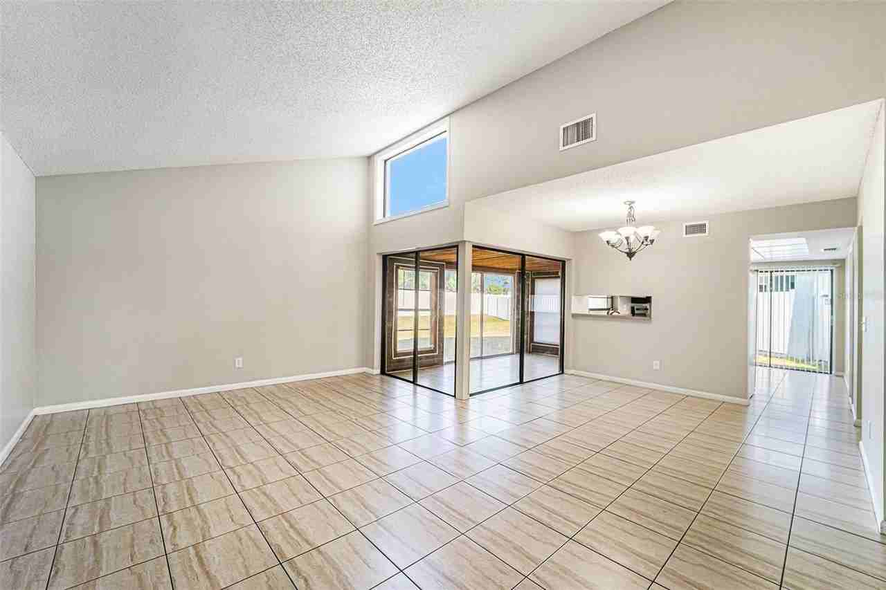 10315 Fernbrook Ln - Photo 5 of 26