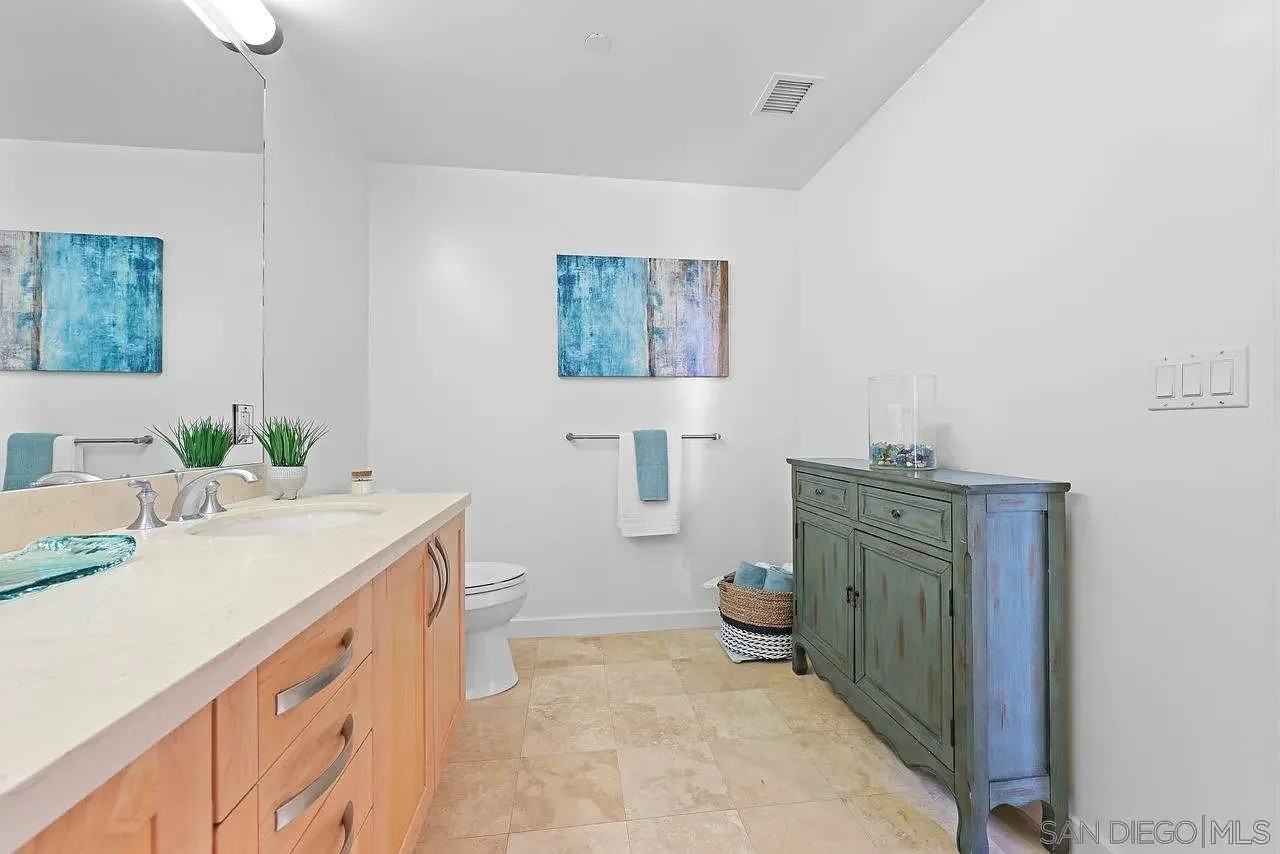 5490 La Jolla Blvd - Photo 2 of 11