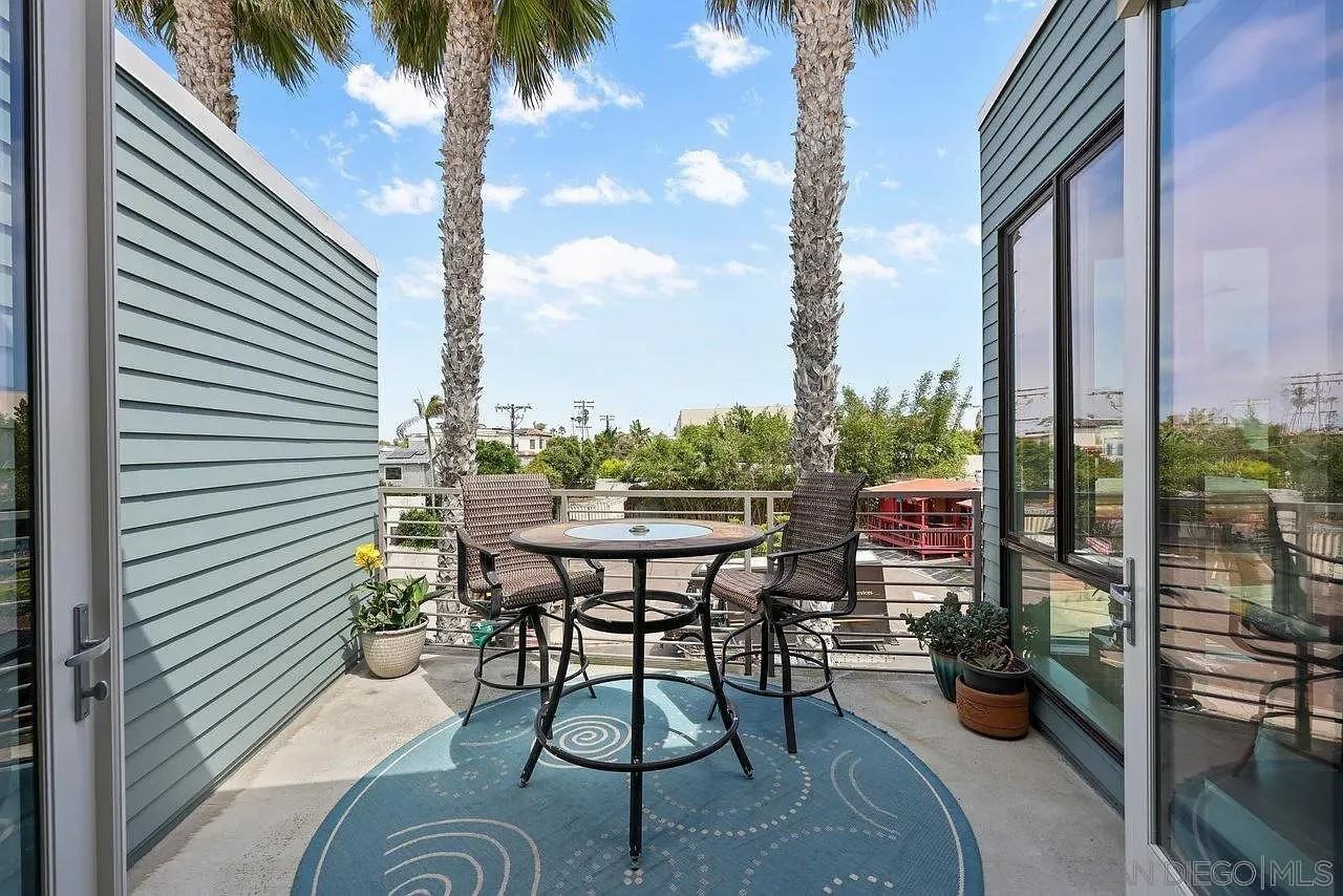 5490 La Jolla Blvd - Photo 3 of 11