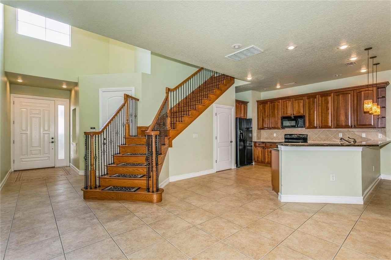 10426 La Mirage Ct - Photo 4 of 35