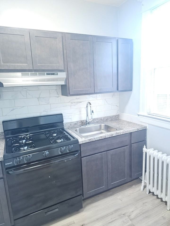 3325 Martin Luther King Jr Ave Se - Photo 2 of 17