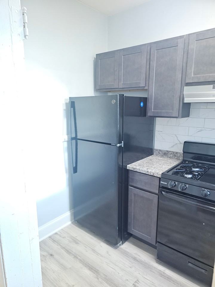 3325 Martin Luther King Jr Ave Se - Photo 3 of 17