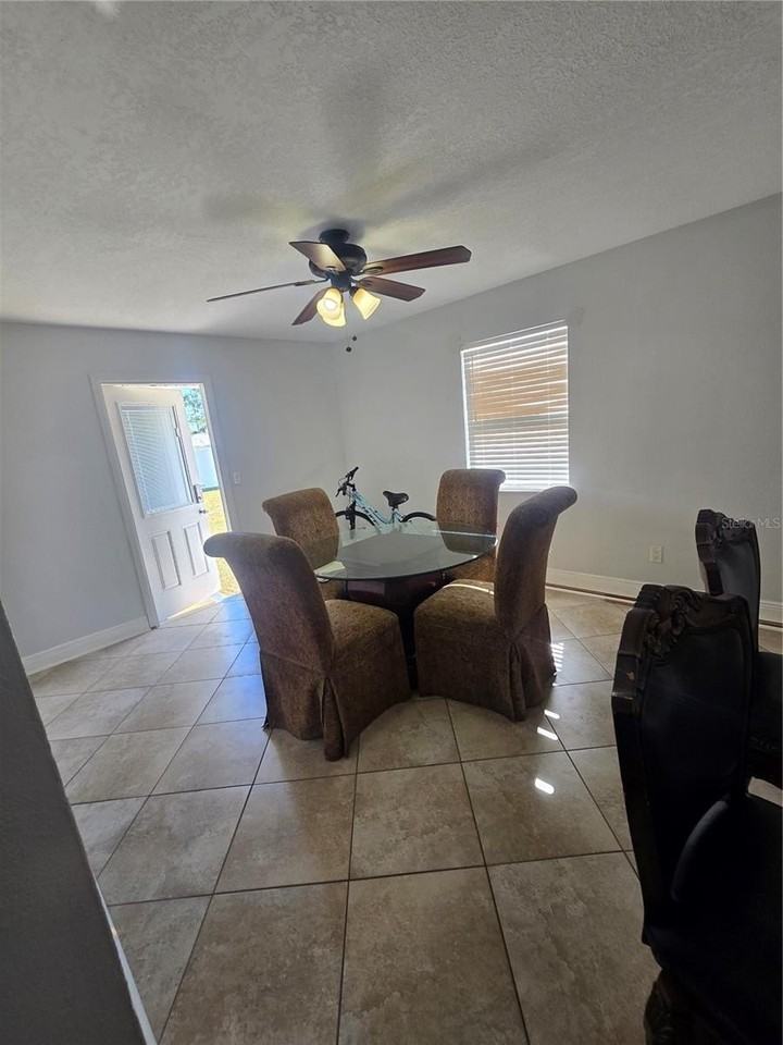 3918 W Robson St - Photo 6 of 20