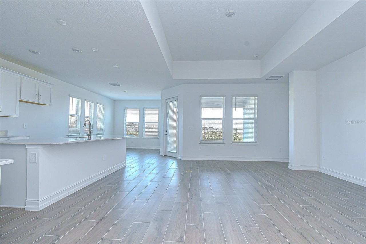 9438 Gladsome Dr - Photo 4 of 50