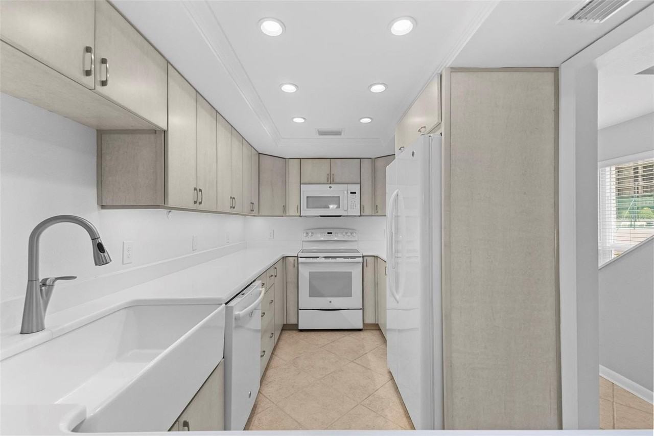 3010 W Grovewood Ct #D - Photo 7 of 36