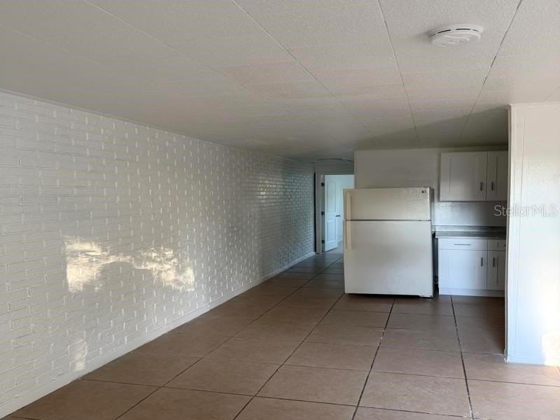 9811 N Jasmine Ave - Photo 2 of 6