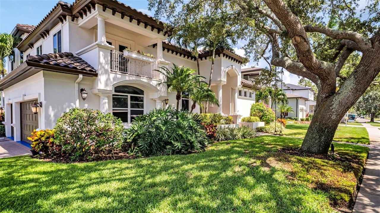 1089 Cordova Blvd Ne - Photo 2 of 50