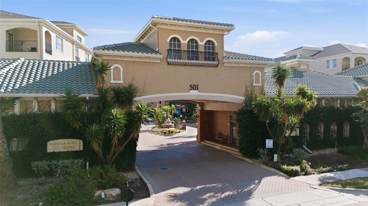 501 Knights Run Ave #2208