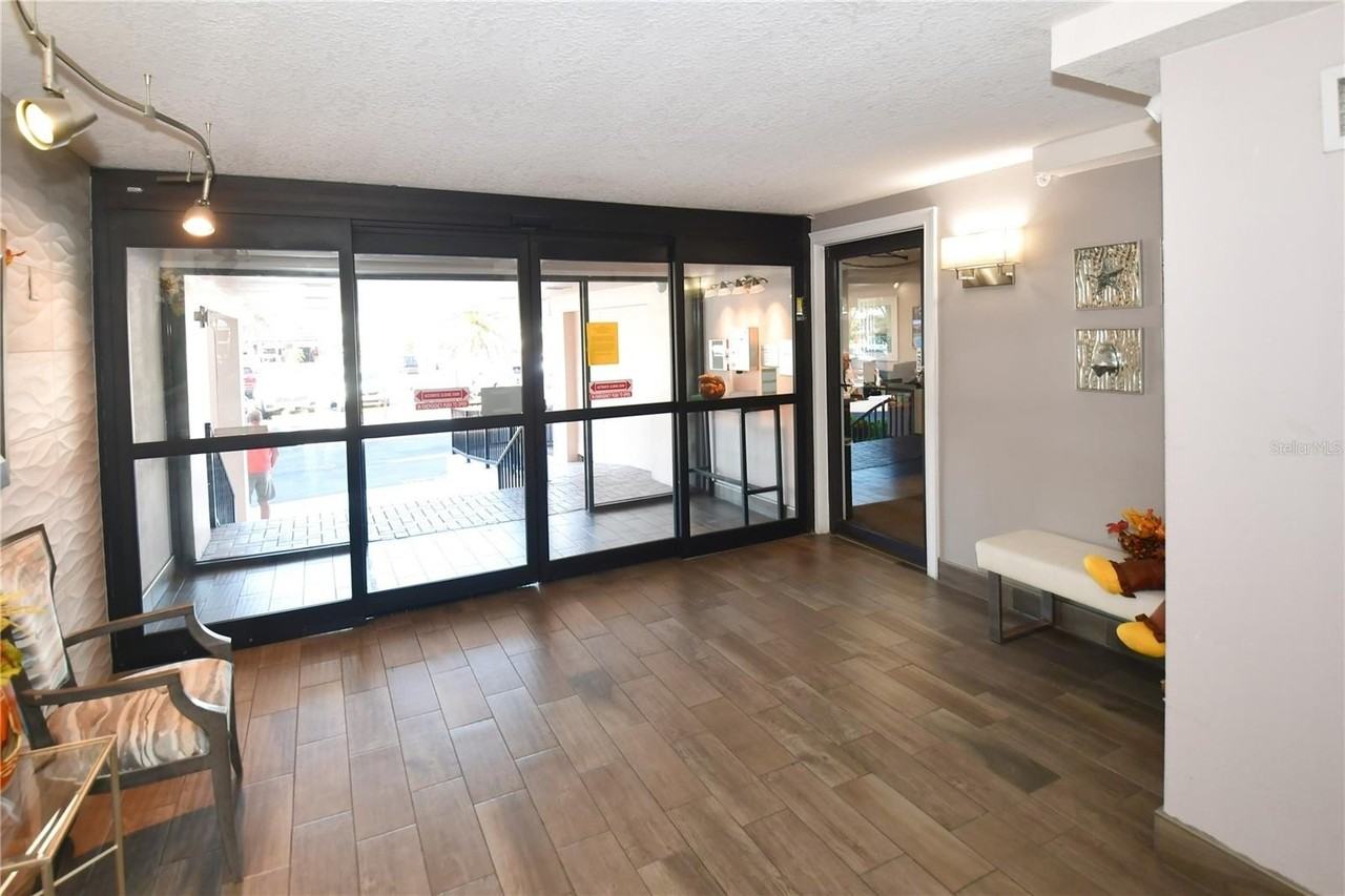 51 Island Way #909 - Photo 3 of 32