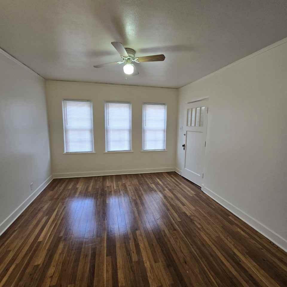 2132 Gold Ave Se - Photo 6 of 26