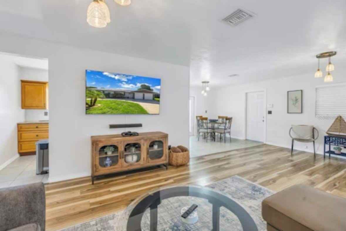 8199 115th St - Photo 3 of 18