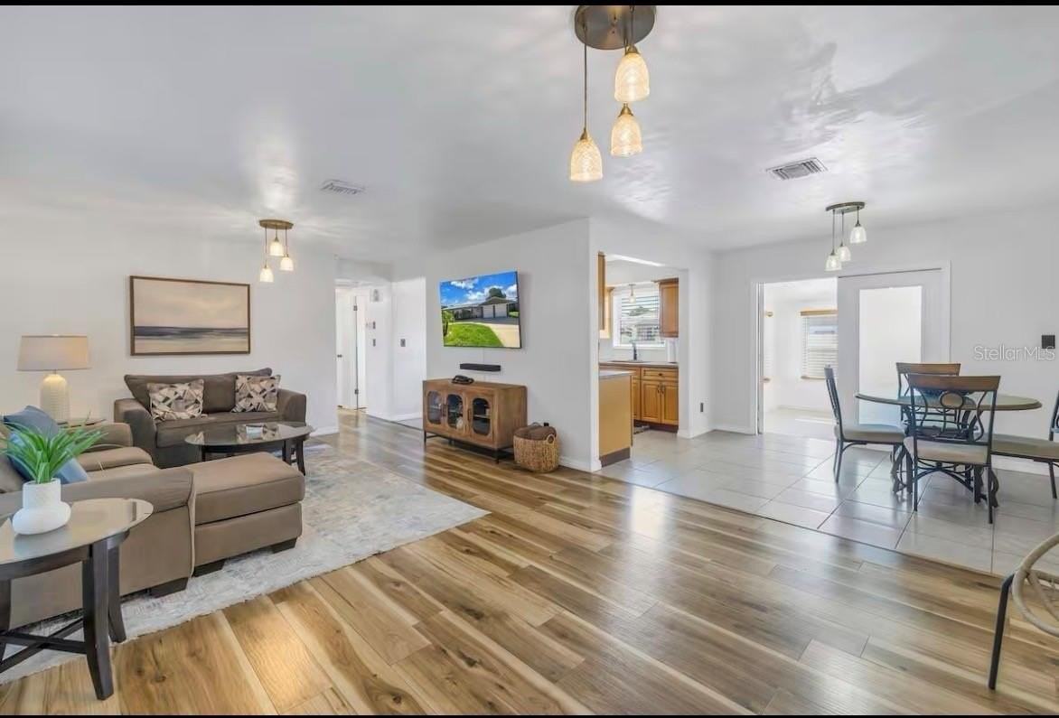 8199 115th St - Photo 4 of 18