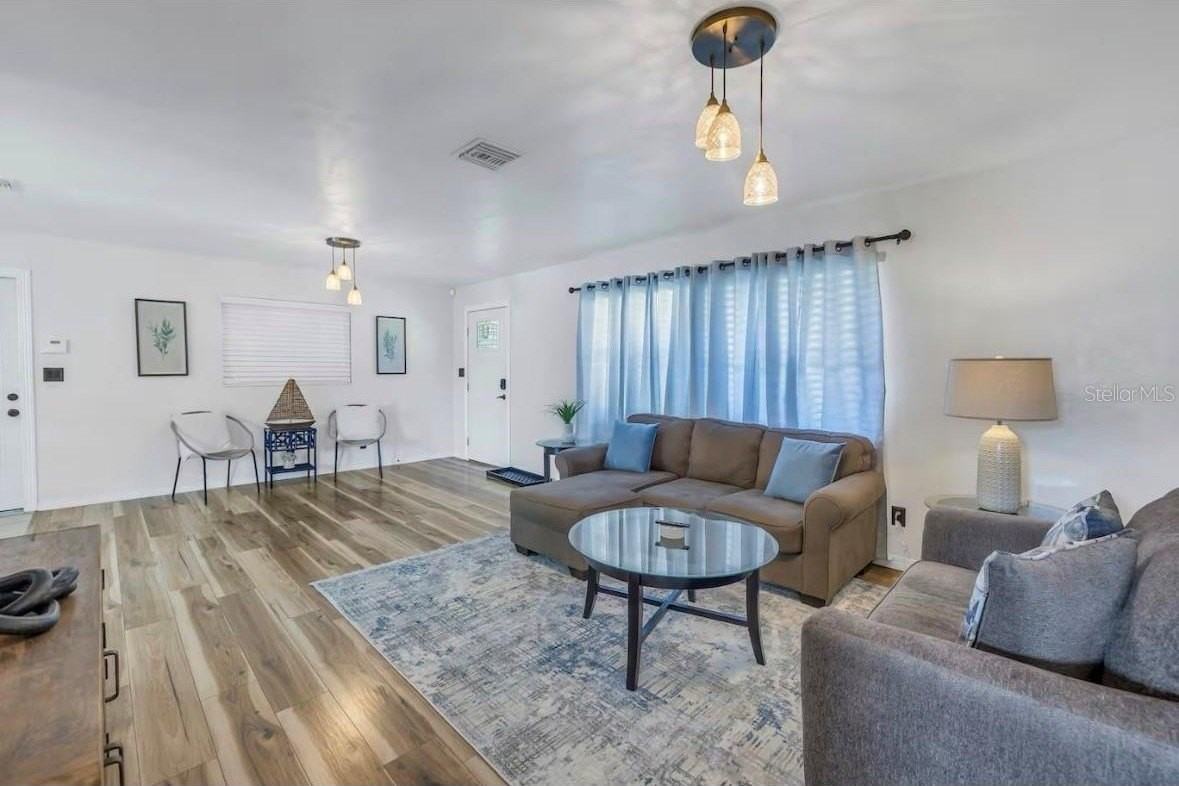 8199 115th St - Photo 5 of 18