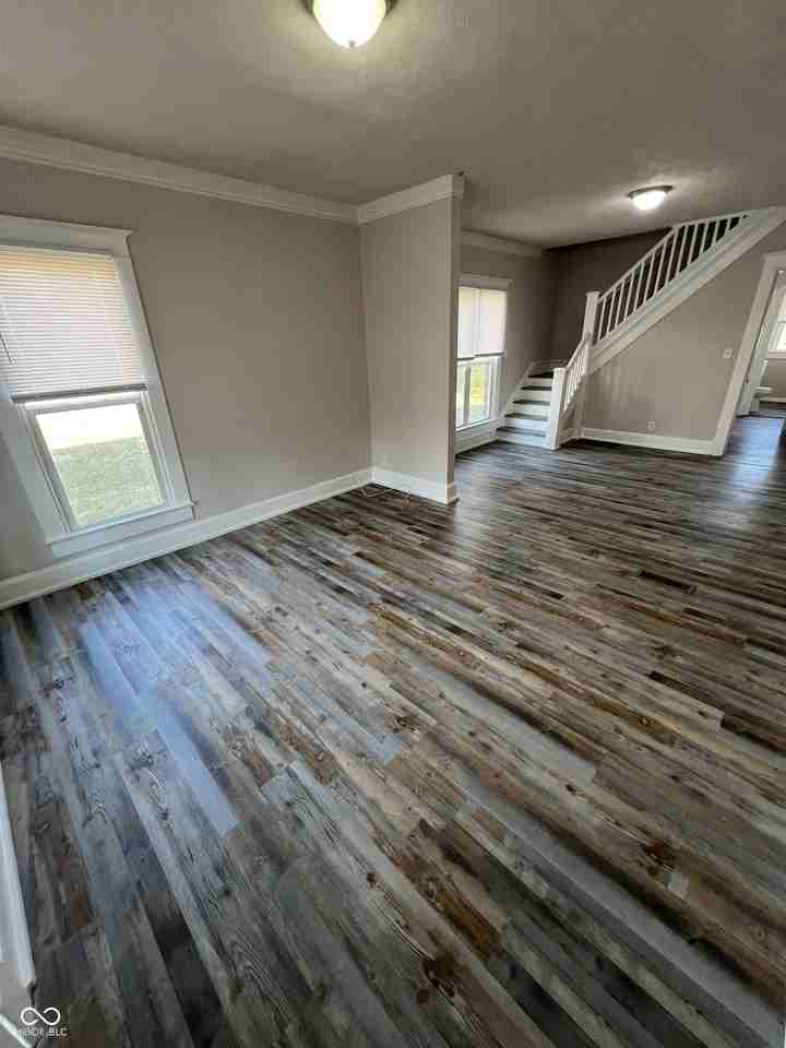 3249 N Kenwood Ave - Photo 4 of 21