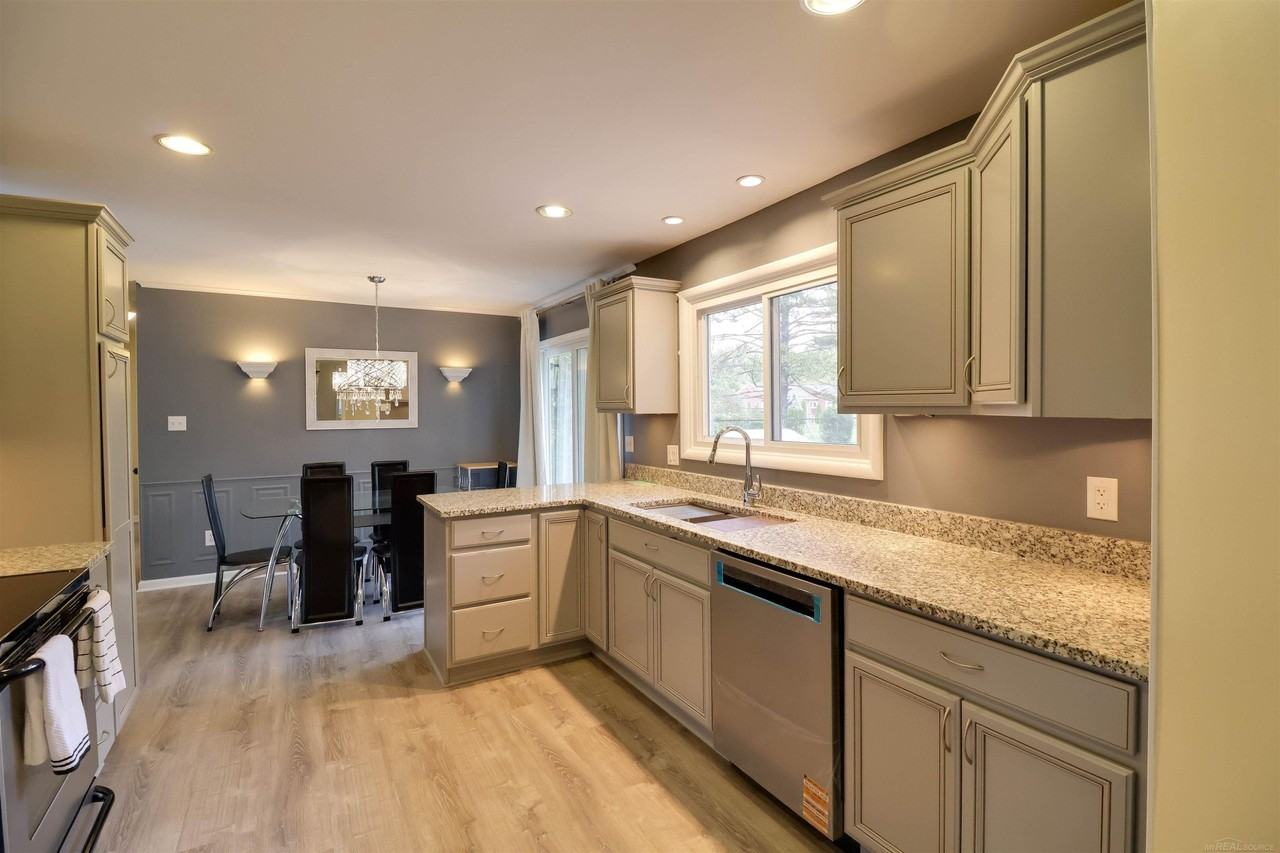 1977 Swaranne Dr - Photo 4 of 22