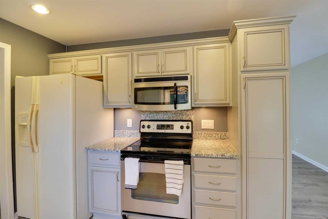 1977 Swaranne Dr - Photo 5 of 22