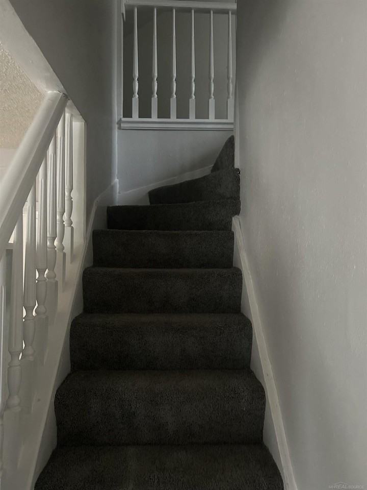 68 Washington St - Photo 6 of 8