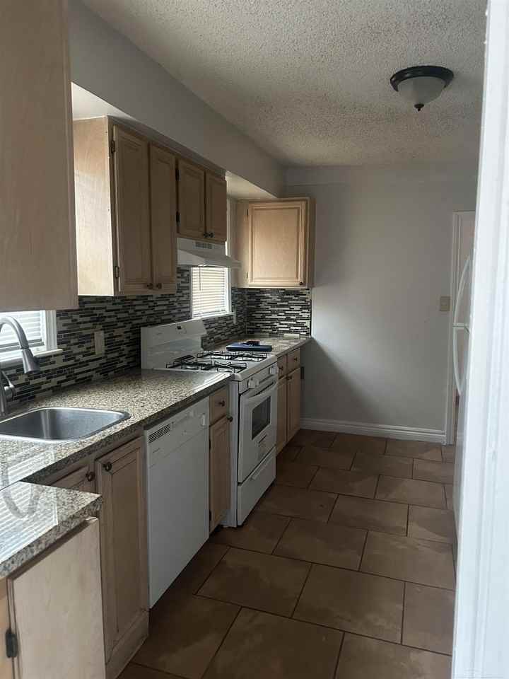 68 Washington St - Photo 7 of 8