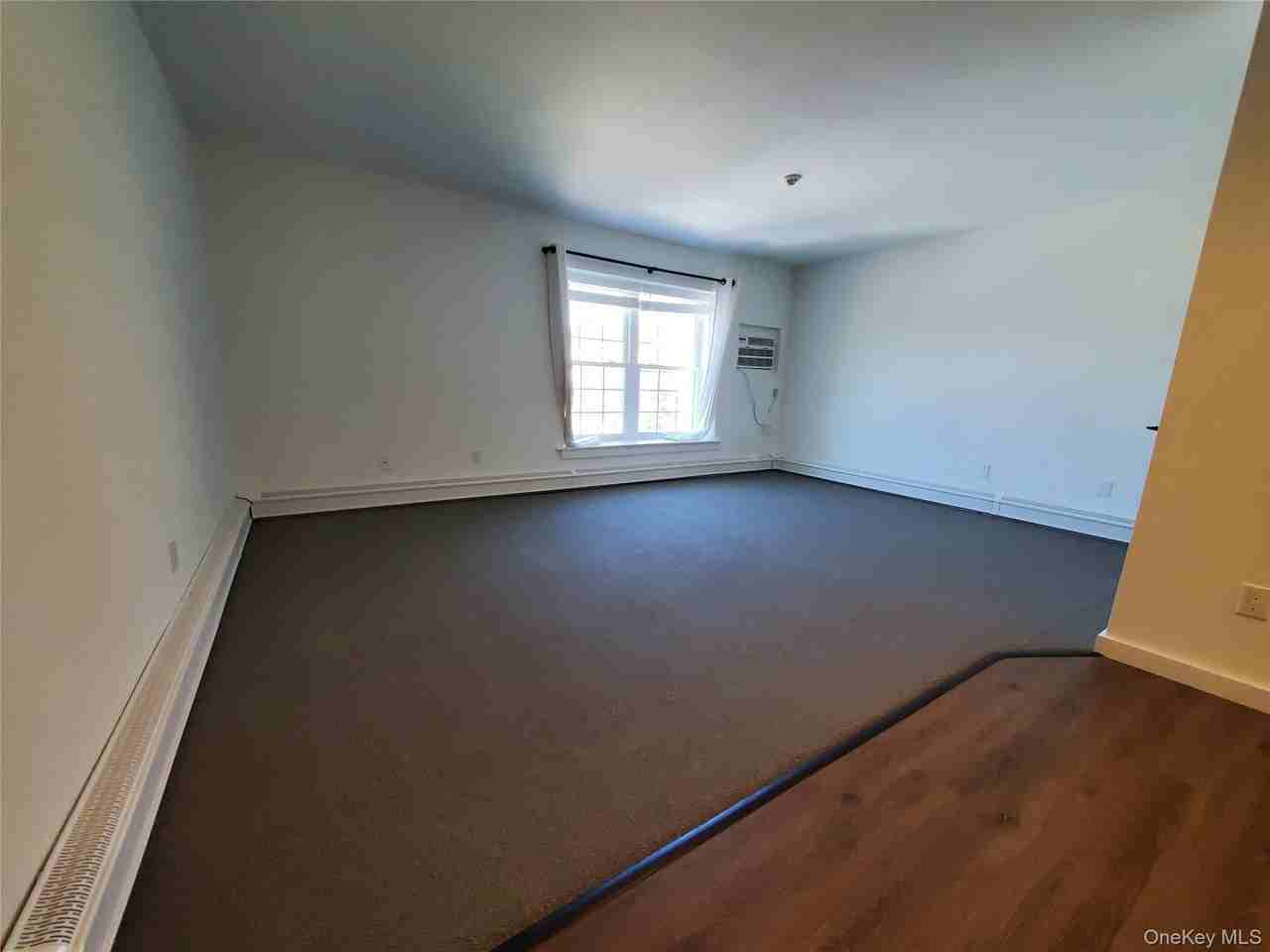 100 Mariners Way - Photo 2 of 10