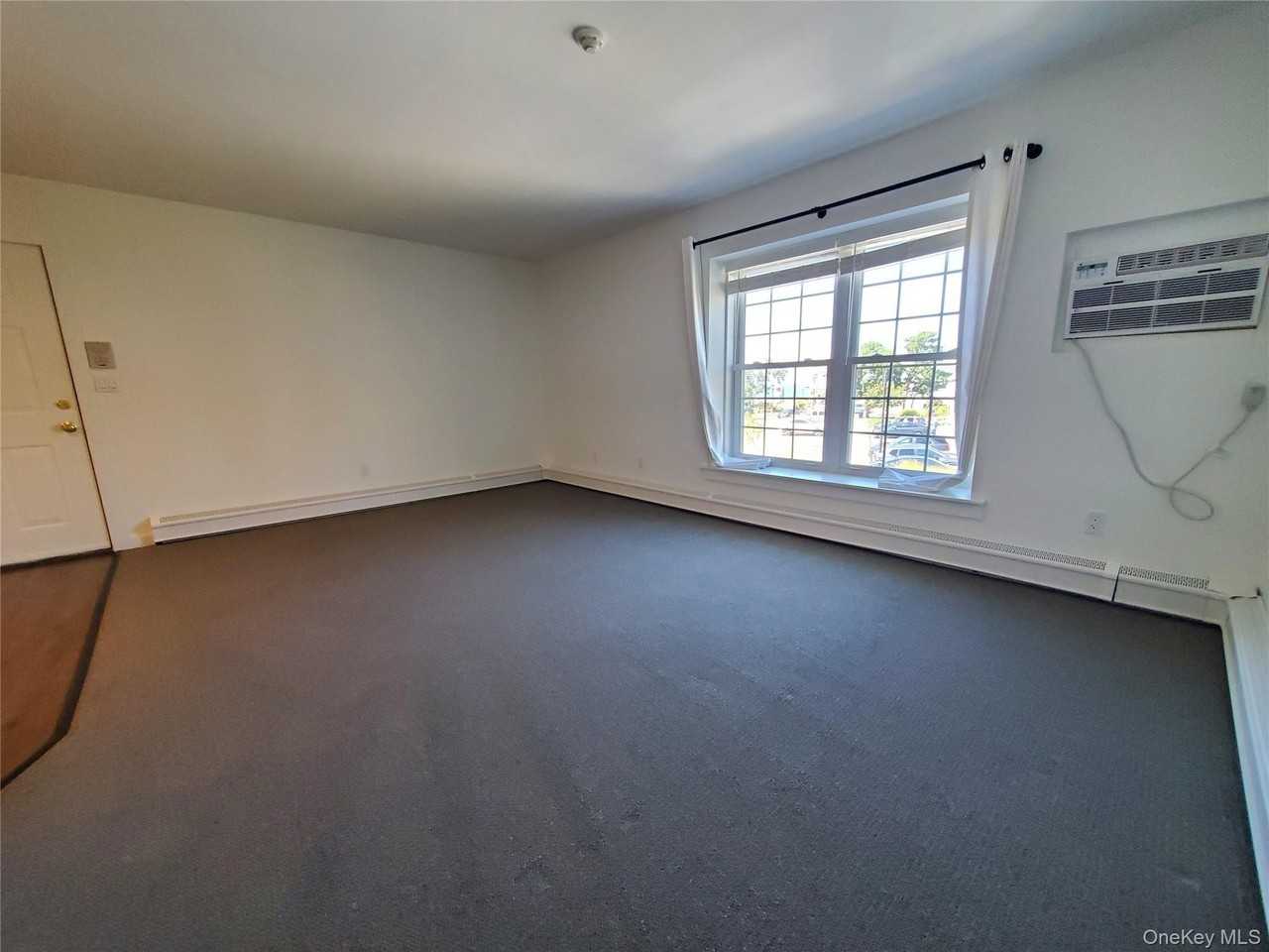 100 Mariners Way - Photo 3 of 10