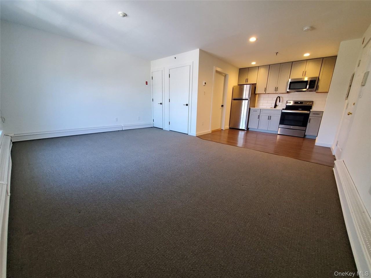 100 Mariners Way - Photo 4 of 10