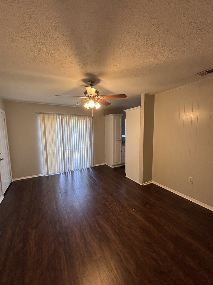 1220 Twin Lakes Dr - Photo 3 of 19