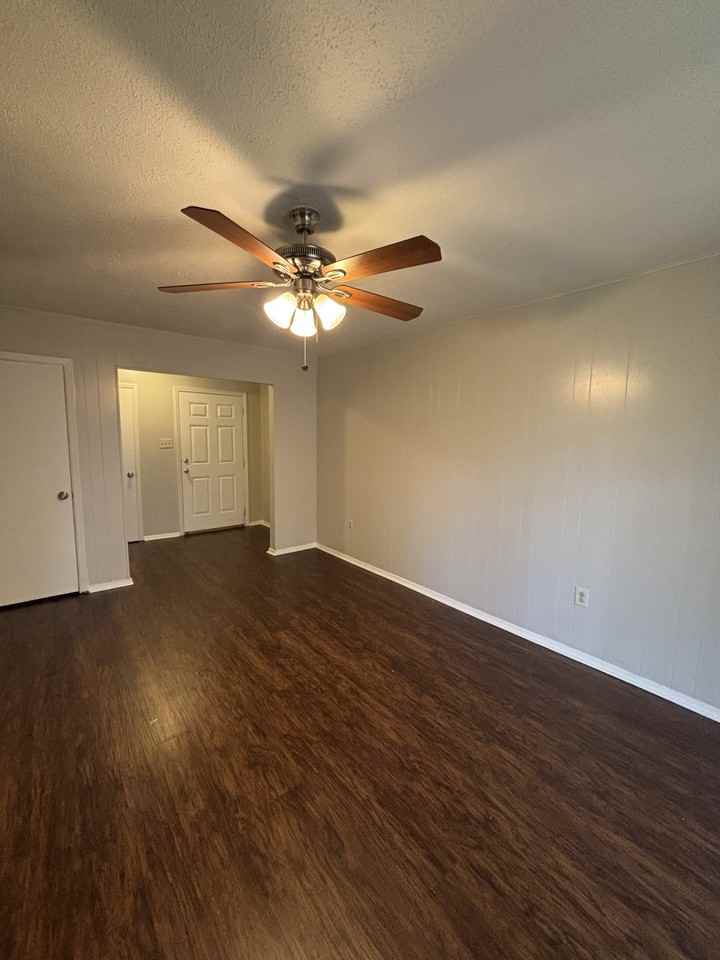 1220 Twin Lakes Dr - Photo 5 of 19