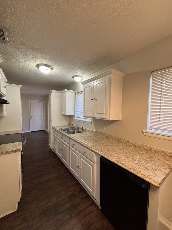 1220 Twin Lakes Dr - Photo 7 of 19