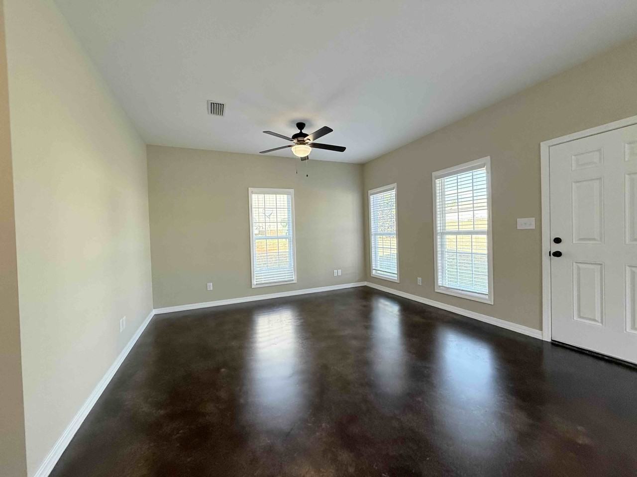 33071B Stables Dr - Photo 2 of 14