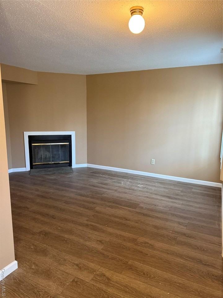 2805 Whispering Hls - Photo 3 of 9