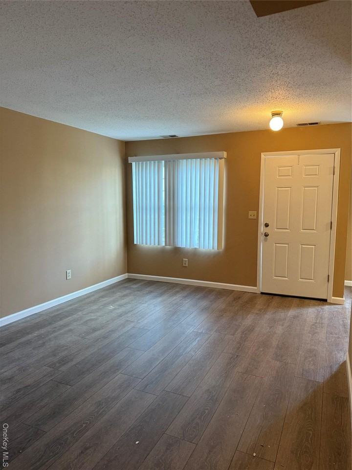 2805 Whispering Hls - Photo 4 of 9