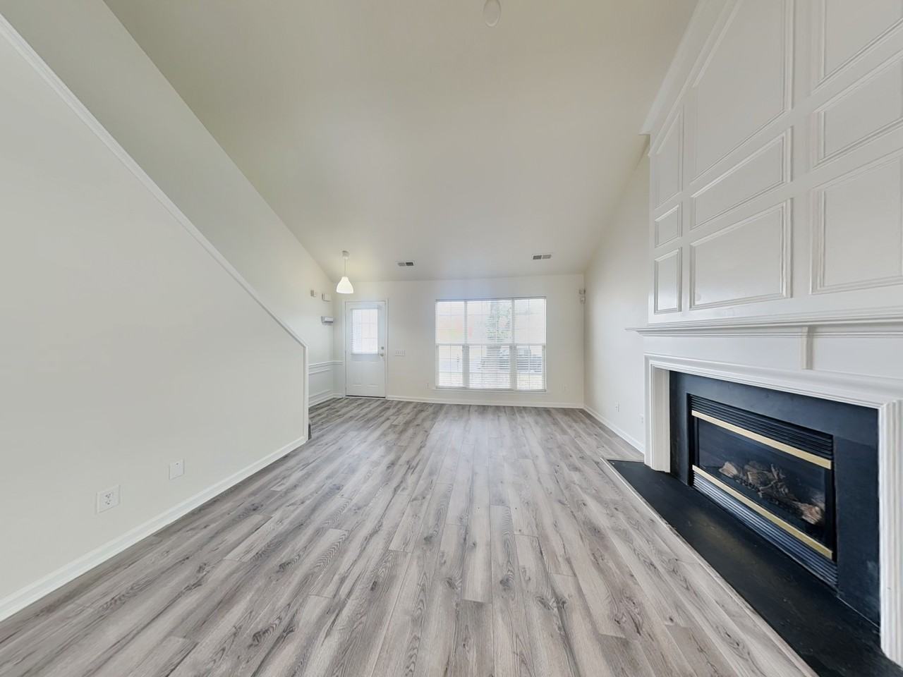 8627 Challenger Dr - Photo 4 of 17