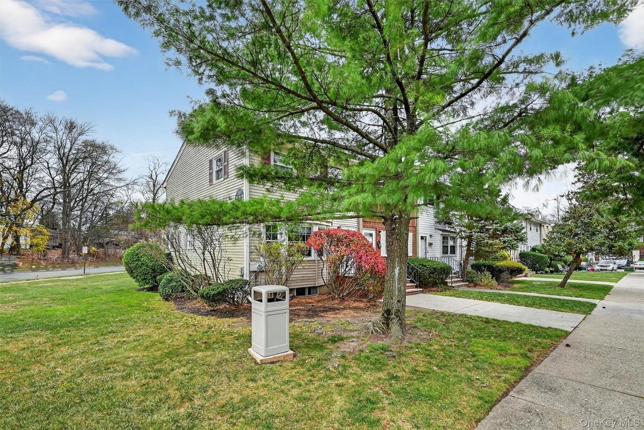 28 Alan Rd - Photo 3 of 39