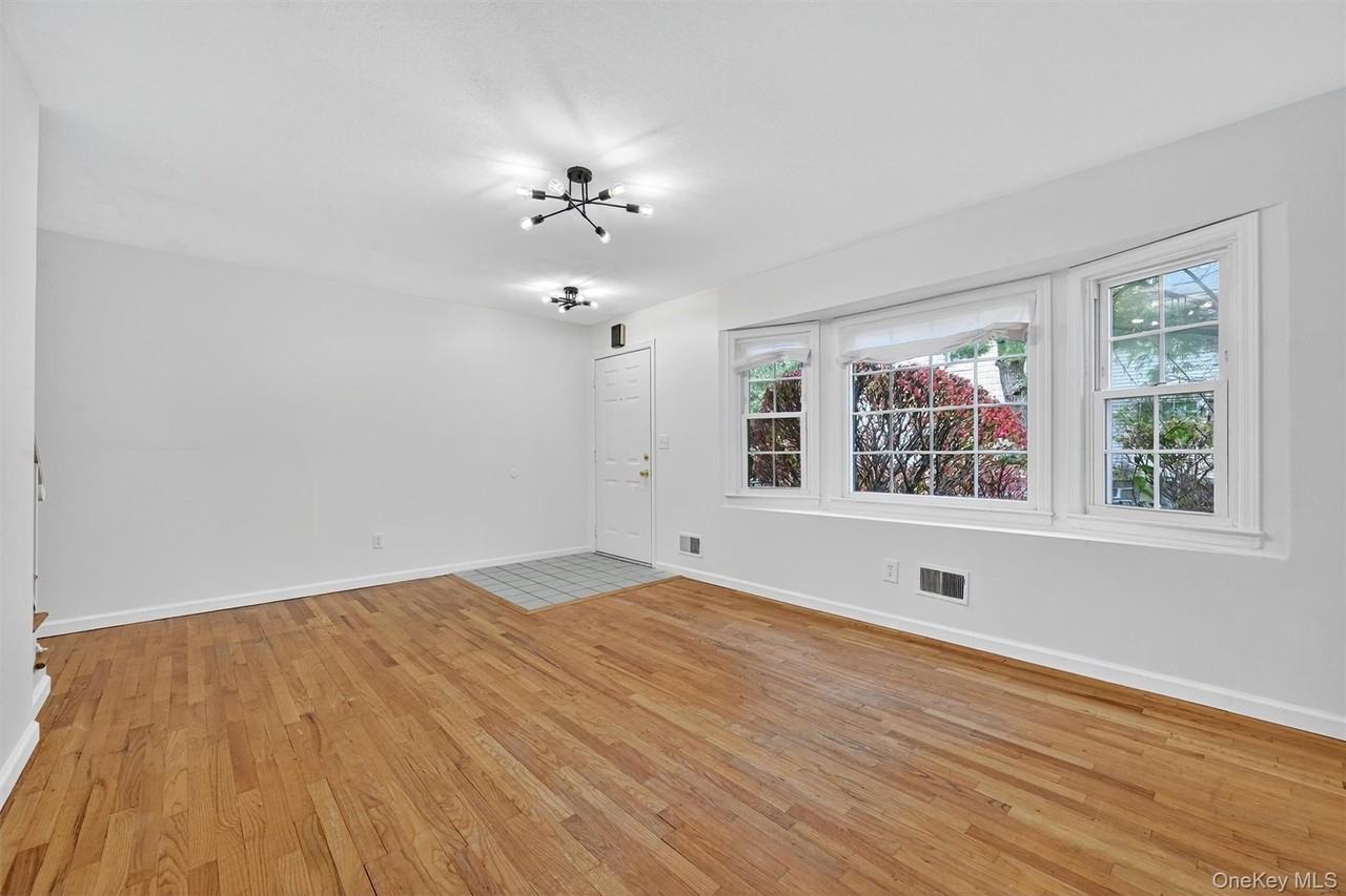 28 Alan Rd - Photo 7 of 39