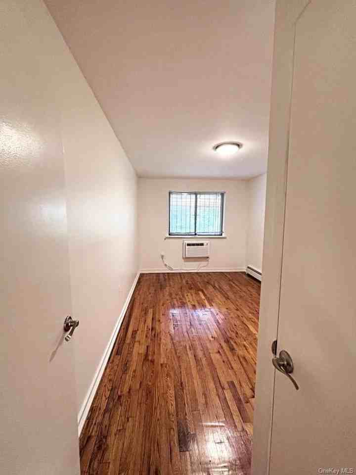 4124 40th St #1R - Photo 3 of 12