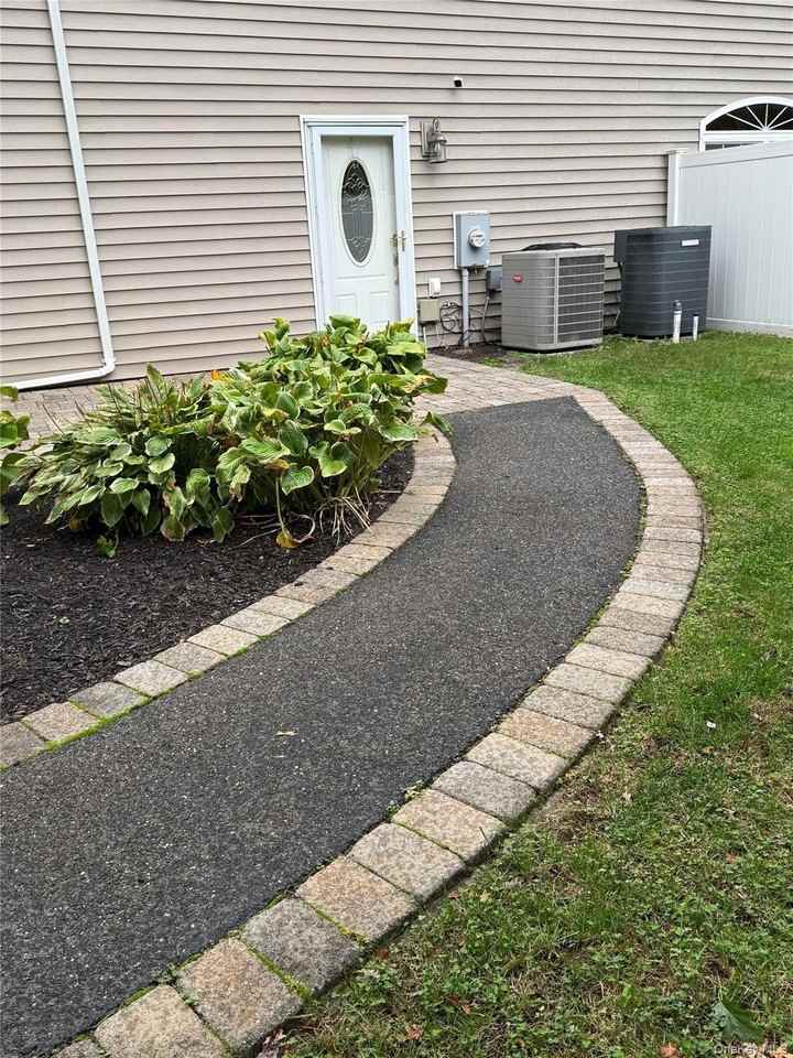 38 Chelsea Drive - Photo 3 of 16