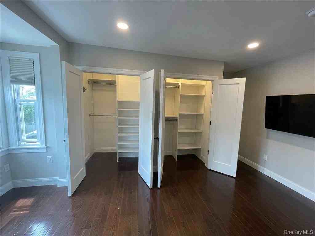 33 Park Ave - Photo 4 of 12