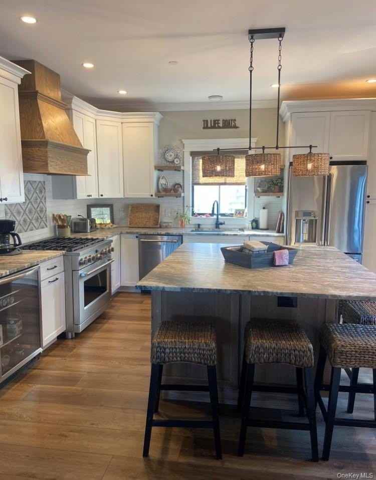 224 Wilmot Rd - Photo 2 of 17