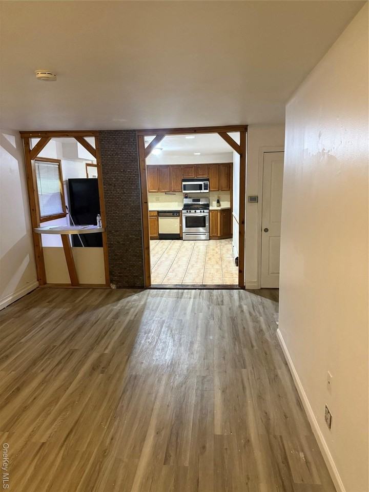 178 Commack Road - Photo 4 of 7